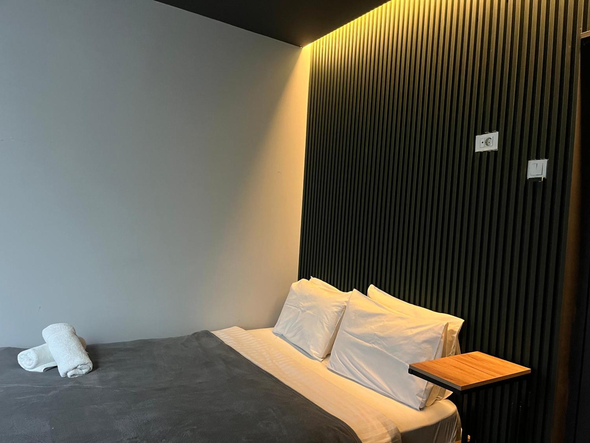 M - Square Private Rooms Skopje Quarto foto
